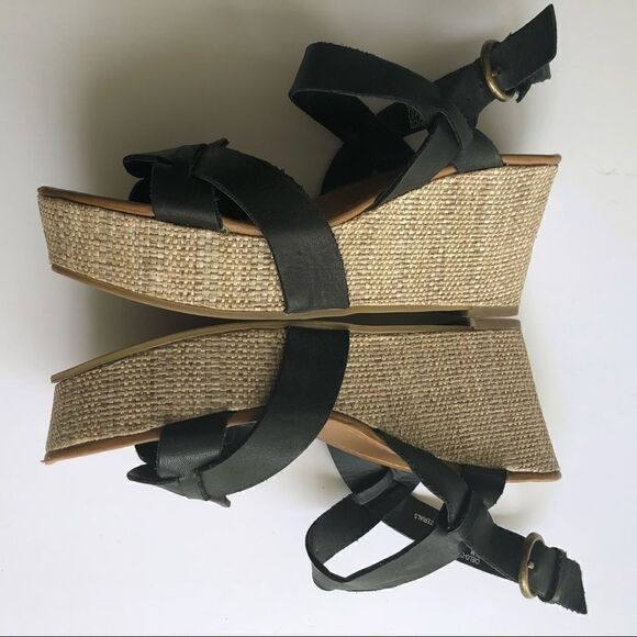 🎃BLACK LEATHER WEDGE SANDALS  - Picture 5 of 7